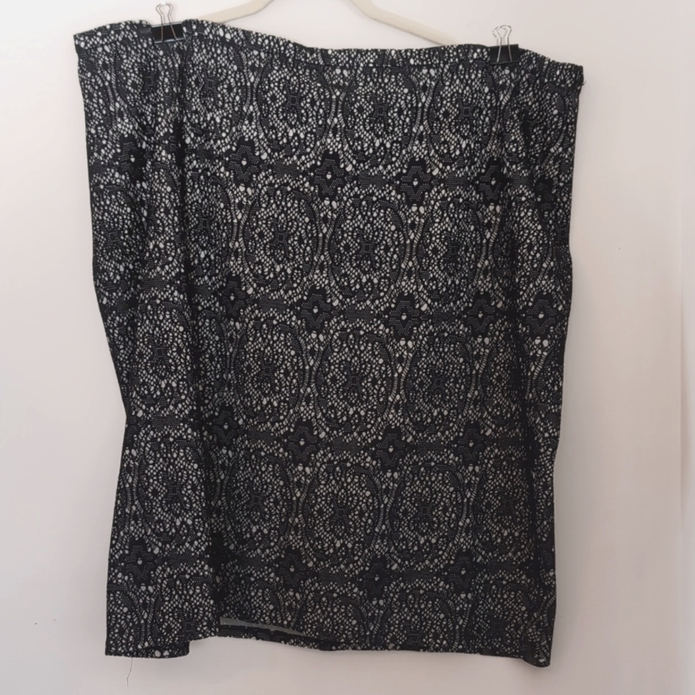 NWOT Plus Size Lace Overlay Skirt
